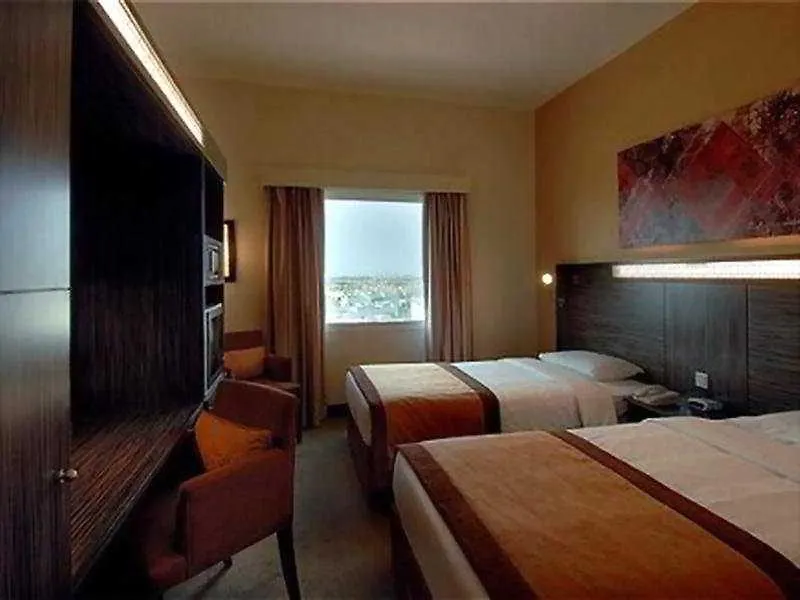 Holiday Inn Express Dubai Safa Park By Ihg Hotel