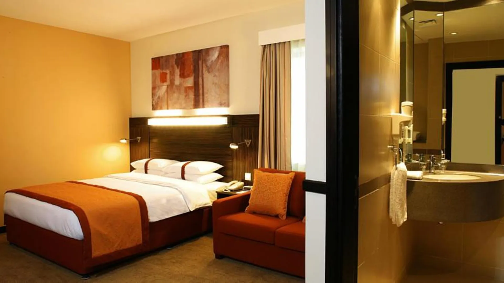 Holiday Inn Express Dubai Safa Park By Ihg Hotel