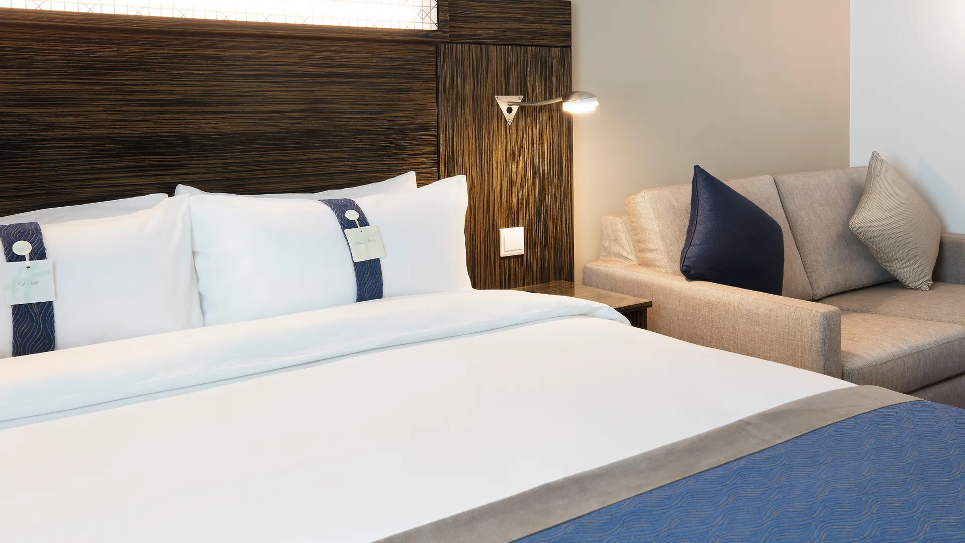 Hotel Holiday Inn Express Dubai Safa Park By Ihg