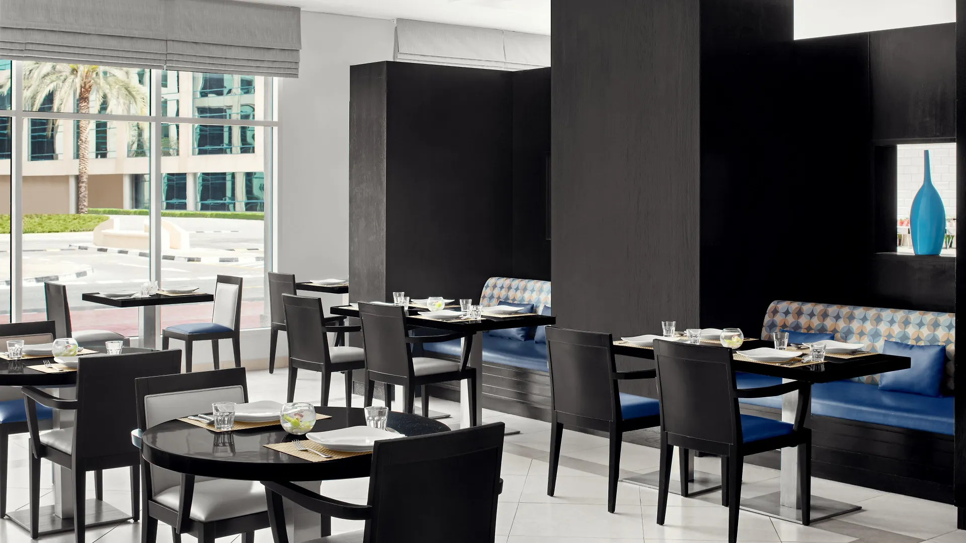 Holiday Inn Express Dubai Safa Park By Ihg 3*,