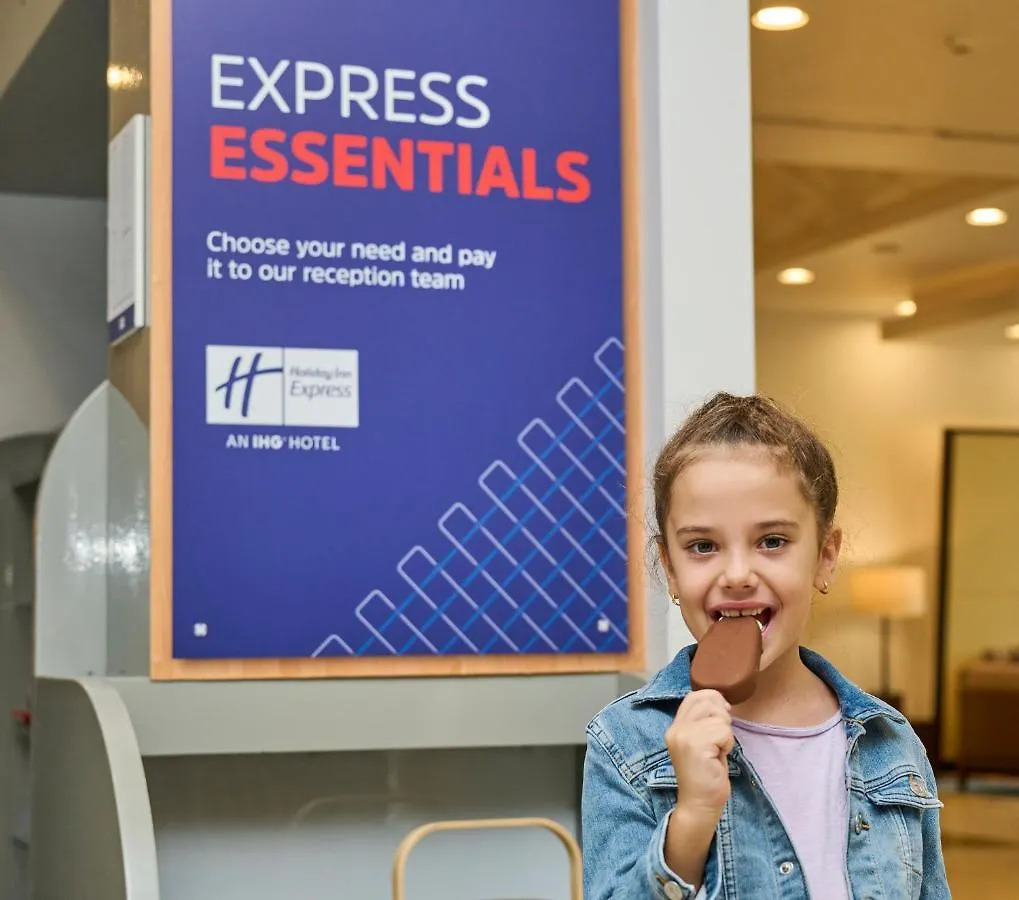 Holiday Inn Express Dubai Safa Park By Ihg 3*,