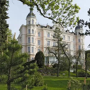 Bristol Palace מלון קרלובי וארי